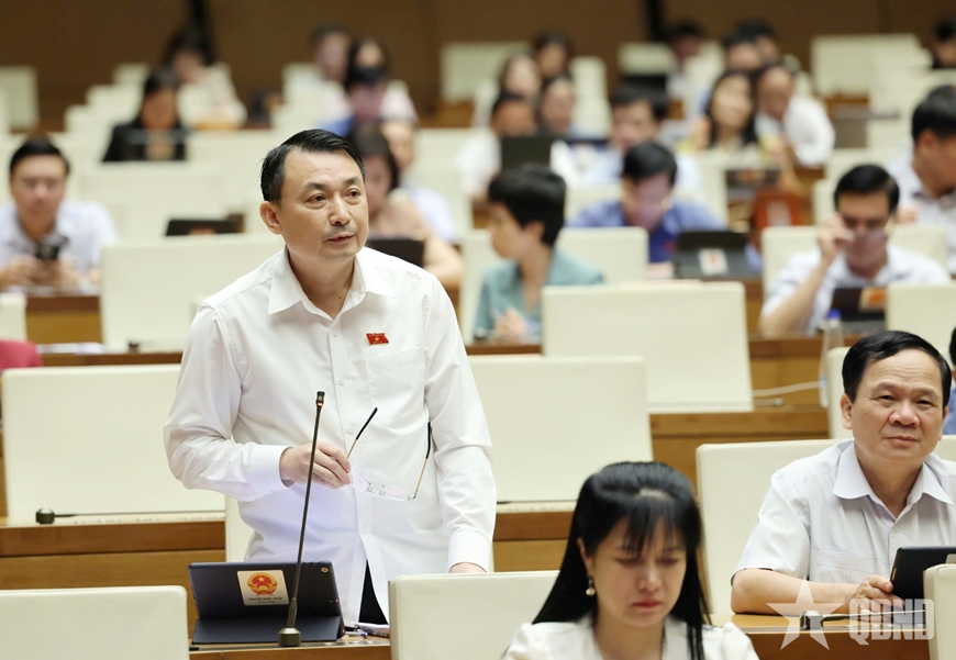 Trung tướng Nguyễn Quốc Duyệt phát biểu về dự án Luật sửa đổi, bổ sung một số điều của 11 luật về quân sự, quốc phòng