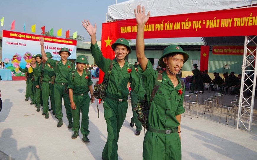 Thông tư quy định: Không gọi nhập ngũ vào Quân đội những công dân mắc tật khúc xạ cận thị lớn hơn 1.5.