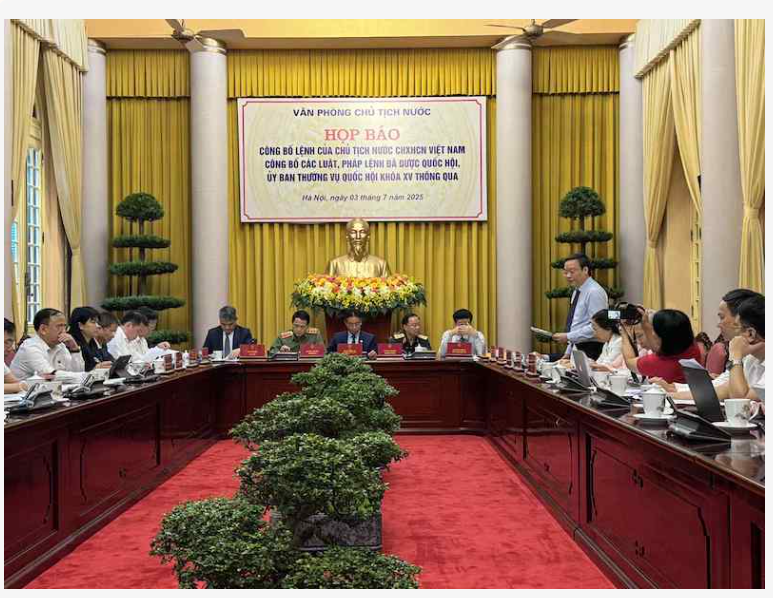Thứ trưởng Bộ Nội vụ Trương Hải Long giới thiệu nội dung mới của Luật.